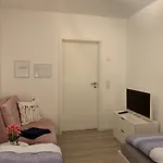 Am Holing Apartment