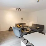 Am Holing Apartment *