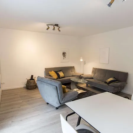 Am Holing Apartment *